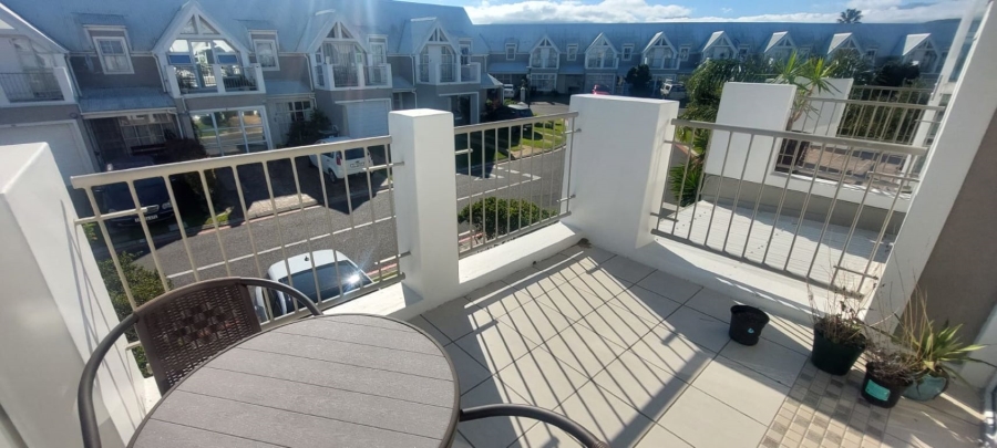 To Let 2 Bedroom Property for Rent in Guldenland Western Cape